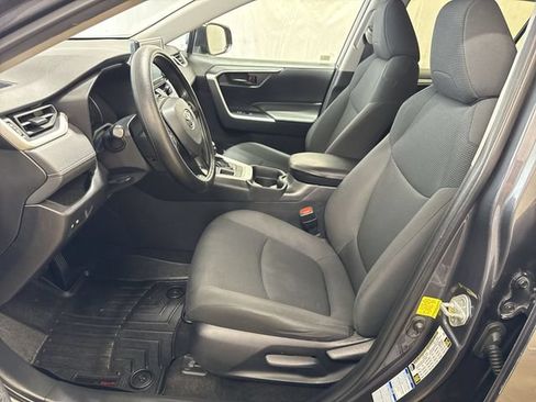 Used 2021 Toyota RAV4 LE AWD/4WD image 10