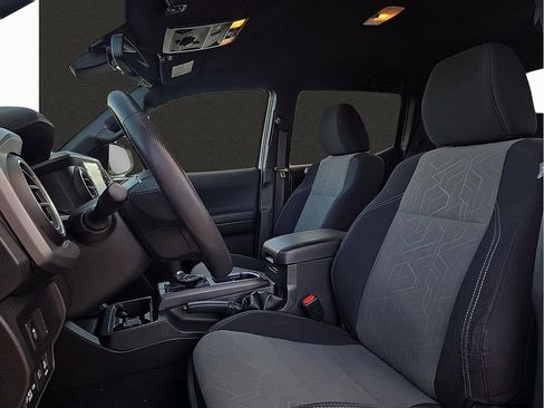 Used 2022 Toyota Tacoma TRD Off-Road w/ Technology Package image 12