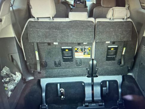 Used 2024 Toyota Sienna LE image 15