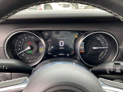 Used 2022 Jeep Wrangler Unlimited Sahara w/ Cold Weather Group AWD/4WD image 21