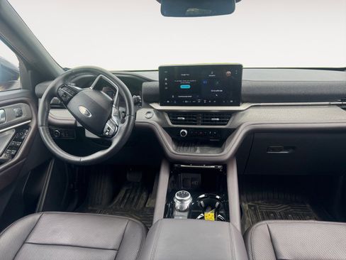 Used 2025 Ford Explorer Platinum w/ Ultimate Package AWD/4WD image 10
