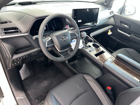 New 2026 Toyota Sienna Platinum AWD/4WD image 15