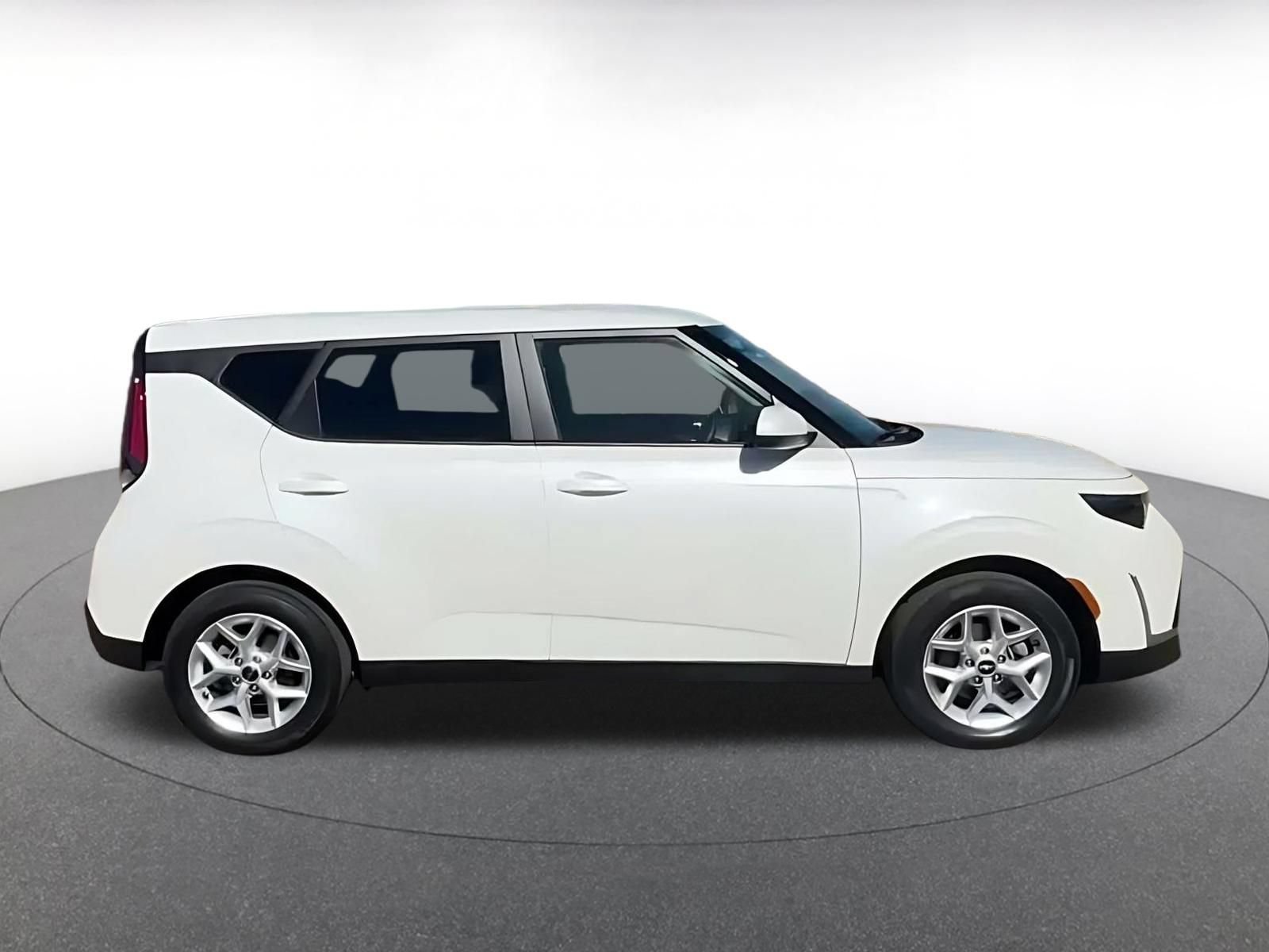 Used 2025 Kia Soul LX w/ LX Technology Package FWD image 15