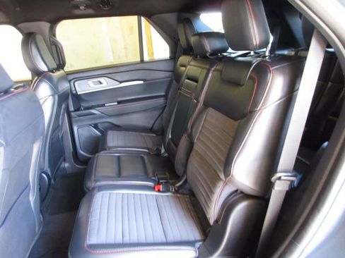 Used 2025 Ford Explorer ST-Line w/ Premium Package image 23