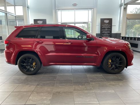 Used 2018 Jeep Grand Cherokee Trackhawk AWD/4WD image 12