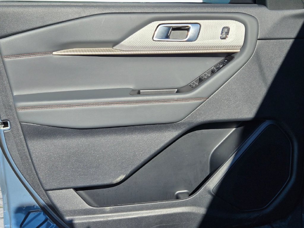 Used 2026 Ford Explorer Active RWD image 13