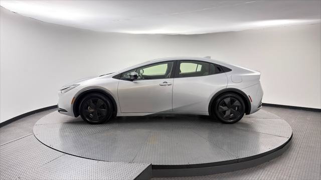 Used 2025 Toyota Prius LE FWD image 3