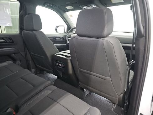 Used 2025 Chevrolet Suburban LS image 14