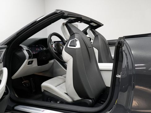 Used 2020 BMW M8 Convertible w/ Driving Assistance Package image 30