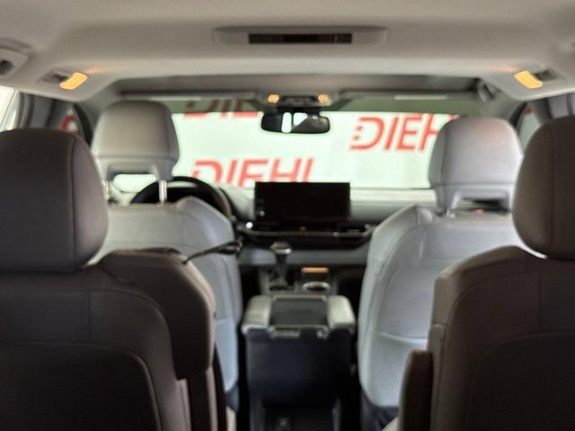 Used 2025 Toyota Sienna XLE w/ XLE Plus Package FWD image 53