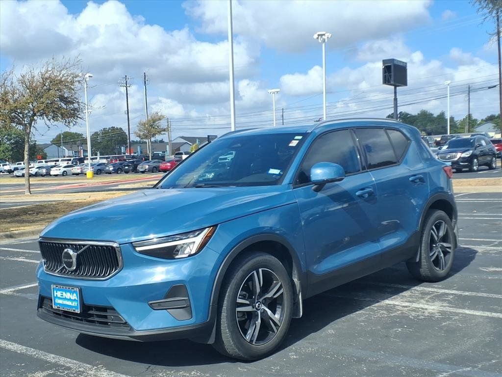 Used 2023 Volvo XC40 B4 Core w/ Convenience Package FWD image 11