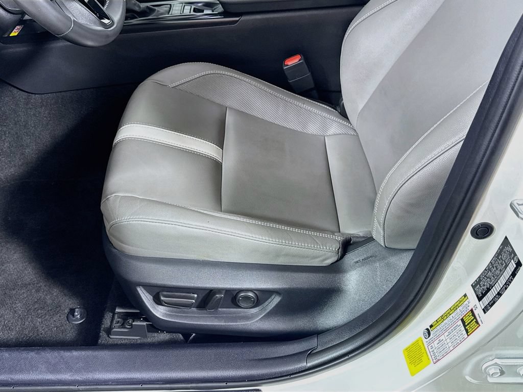 Used 2025 Toyota Camry SE w/ Convenience Package FWD image 19