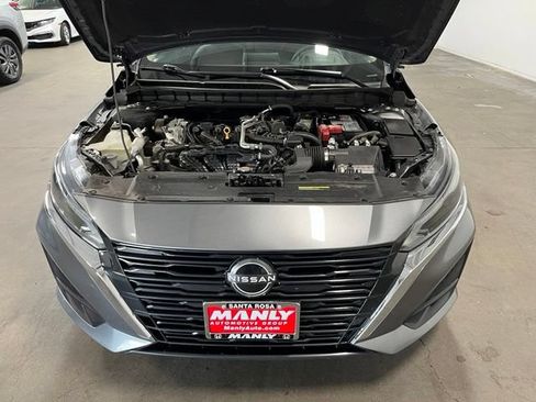 Used 2024 Nissan Altima 2.5 SV FWD image 9