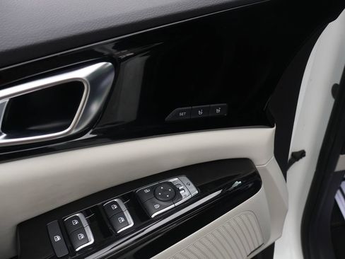 Certified 2024 Kia Carnival SX Prestige FWD image 15