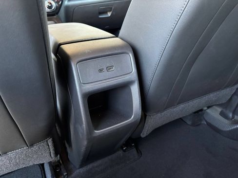 Used 2025 Chevrolet Trax LT FWD image 21