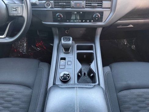 Used 2024 Nissan Pathfinder S image 31