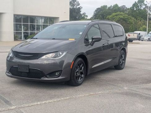Used 2020 Chrysler Pacifica Touring-L FWD image 7