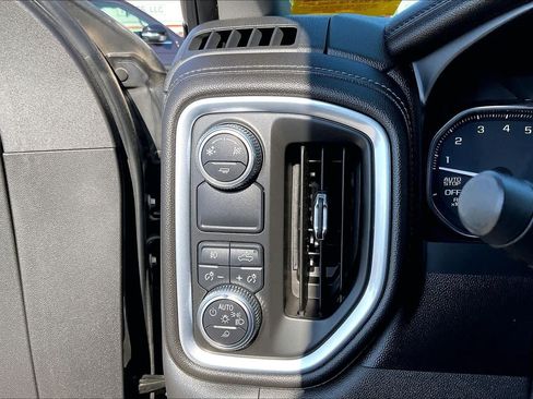 Used 2019 GMC Sierra 1500 SLT RWD image 32