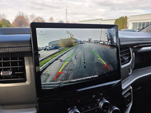 Used 2023 Ford Expedition Max XLT image 17