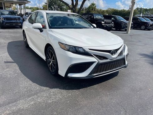 Used 2022 Toyota Camry SE FWD image 7