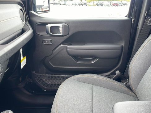 New 2026 Jeep Gladiator Willys AWD/4WD image 23