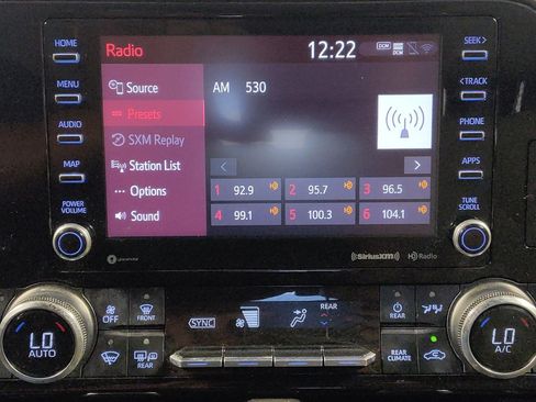 Used 2021 Toyota Highlander XLE FWD image 24