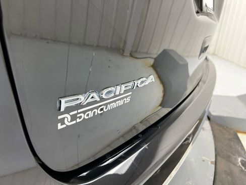 Used 2023 Chrysler Pacifica Limited FWD image 26