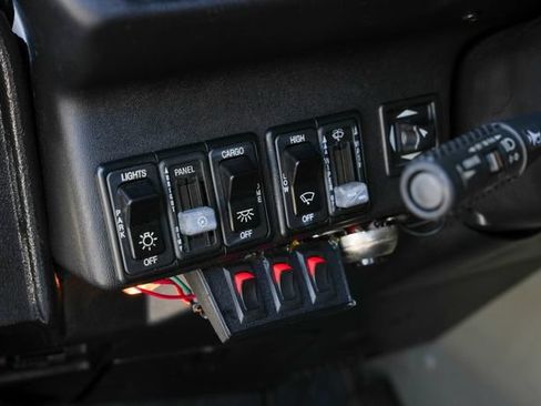 Used 2001 HUMMER H1 4-Door Wagon AWD/4WD image 23