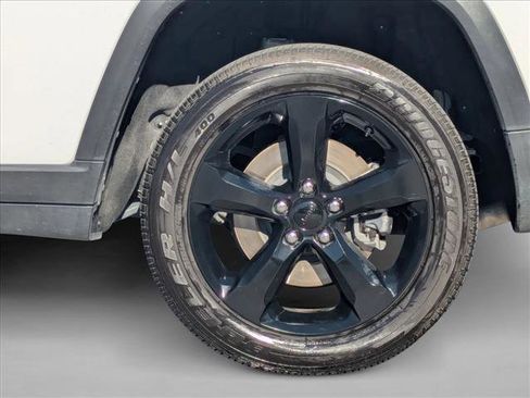 Used 2025 Jeep Grand Cherokee L Altitude image 23