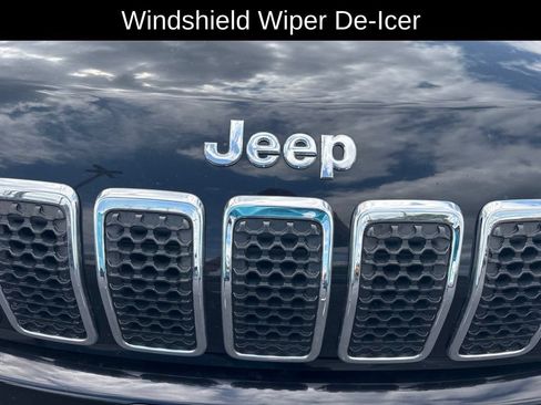 Used 2019 Jeep Cherokee Latitude Plus w/ Cold Weather Group AWD/4WD image 11