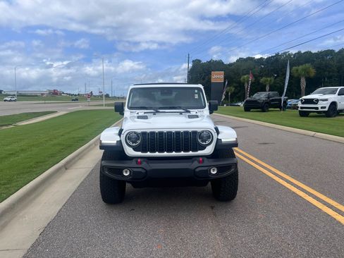Certified 2025 Jeep Wrangler Unlimited Rubicon w/ Convenience Group AWD/4WD image 10