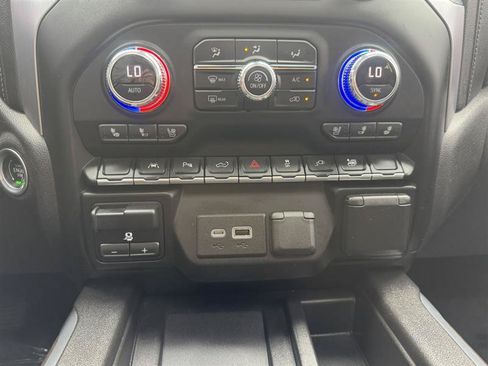 Used 2022 GMC Sierra 1500 SLT AWD/4WD image 39