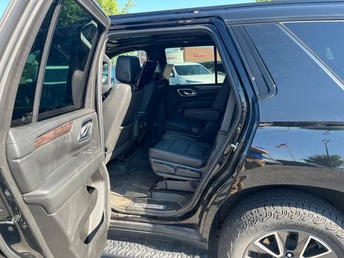 Used 2023 Chevrolet Tahoe Z71 w/ Luxury Package AWD/4WD image 11