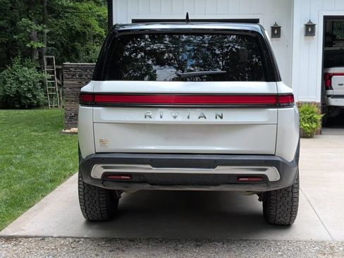 Used 2023 Rivian R1S Adventure AWD/4WD image 4
