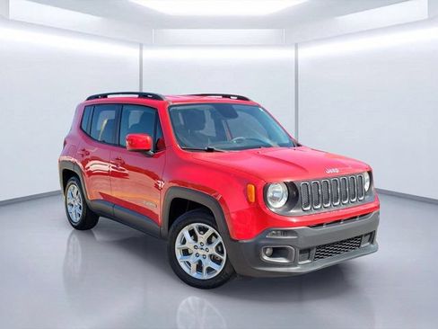 Used 2017 Jeep Renegade Latitude FWD image 1