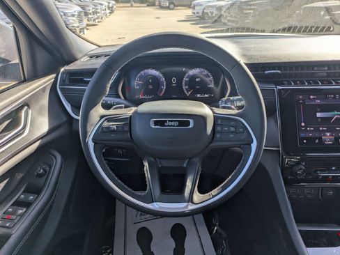 New 2025 Jeep Grand Cherokee L Laredo RWD image 19