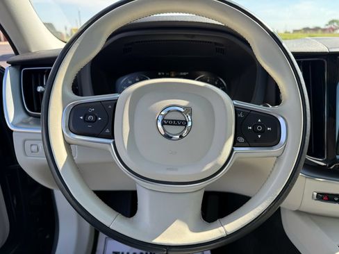 Used 2018 Volvo XC60 T5 Momentum w/ Vision Package AWD/4WD image 12