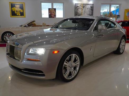 Used 2016 Rolls-Royce Wraith RWD image 3