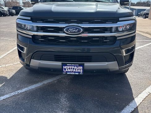 Used 2022 Ford Expedition Max Limited image 5