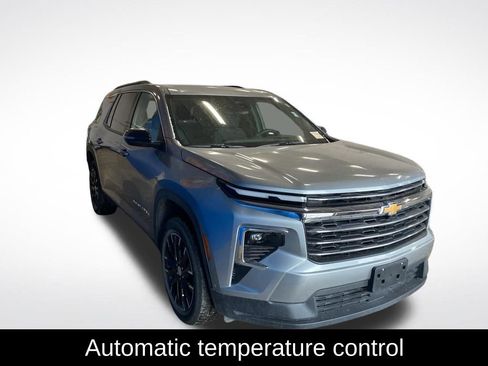 Used 2025 Chevrolet Traverse LT w/ Sun and Wheel Package image 2