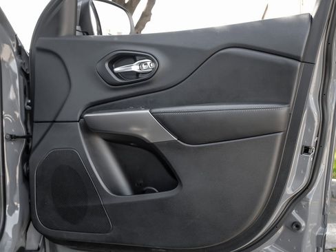 Used 2021 Jeep Cherokee Limited w/ Mopar Interior Package image 56