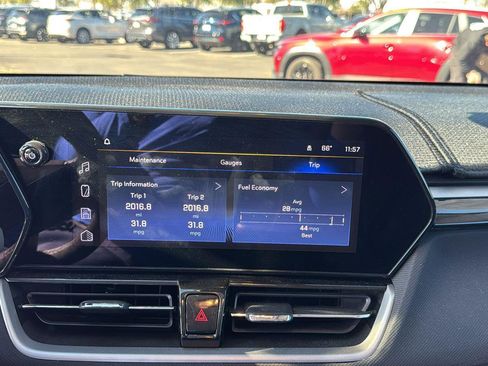 Used 2025 Chevrolet TrailBlazer LT w/ LT Cold Weather Package image 16