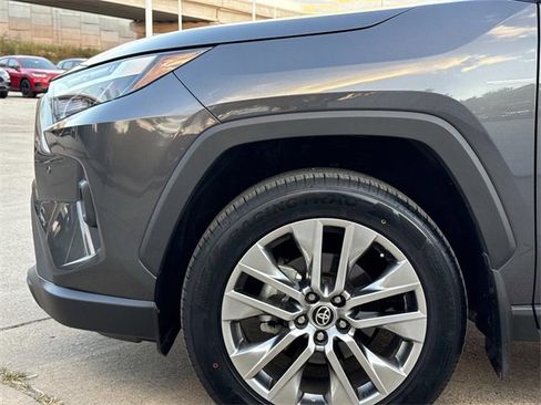Used 2023 Toyota RAV4 XLE Premium image 5