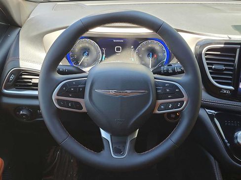 Used 2024 Chrysler Pacifica Pinnacle FWD image 19