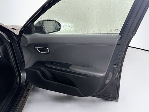 Used 2025 Kia K4 LXS image 31