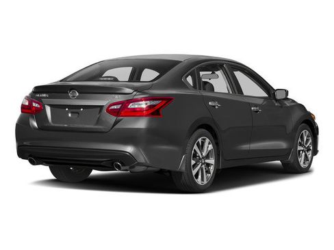 Used 2017 Nissan Altima 2.5 SR FWD image 3