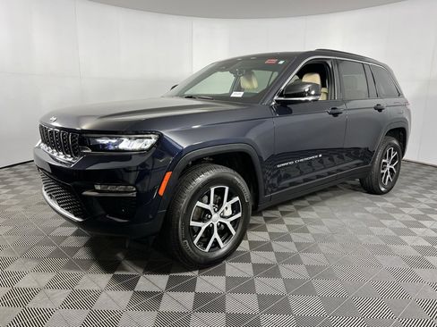 Certified 2024 Jeep Grand Cherokee Limited w/ Luxury Tech Group II image 3