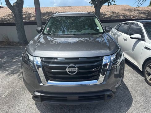 Certified 2024 Nissan Pathfinder SV FWD image 3