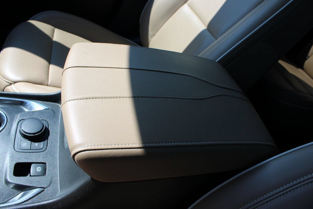 Used 2023 Chevrolet Traverse Premier FWD image 50