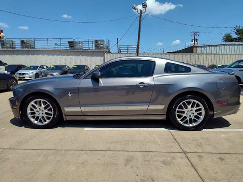 Used 2013 Ford Mustang Premium RWD image 7